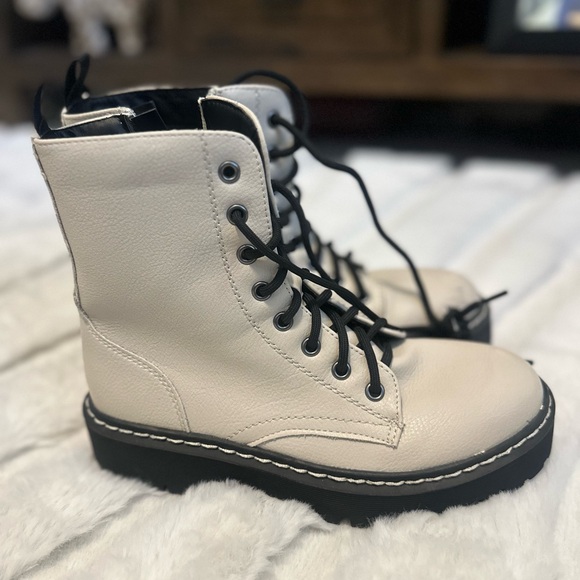 Sincerely Jules | Ivory Lace-Up Boots - Picture 1 of 4
